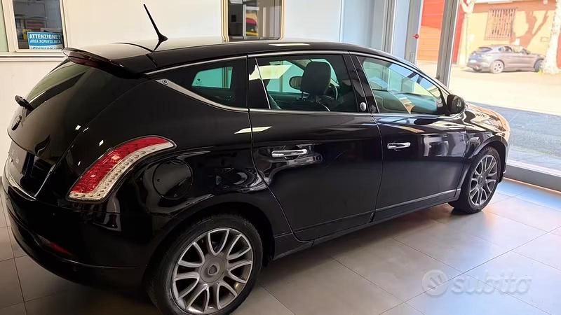 Usata Lancia Delta Gold 120 CV (88 kW) 2014 Nero Utilitaria