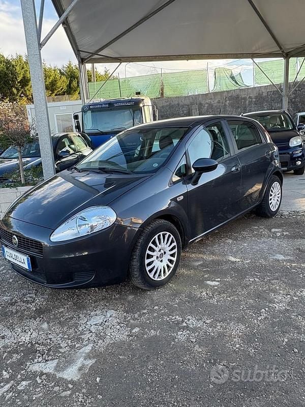 Usata Fiat Grande Punto Active 75 CV (55 kW) 2007 Grigio Utilitaria