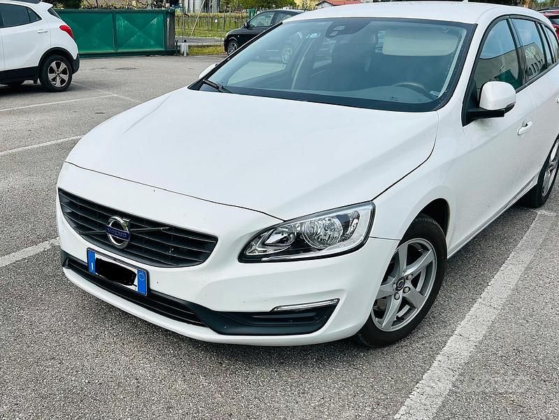Usata Volvo V60 Business Edition 120 CV (88 kW) 2017 Station wagon