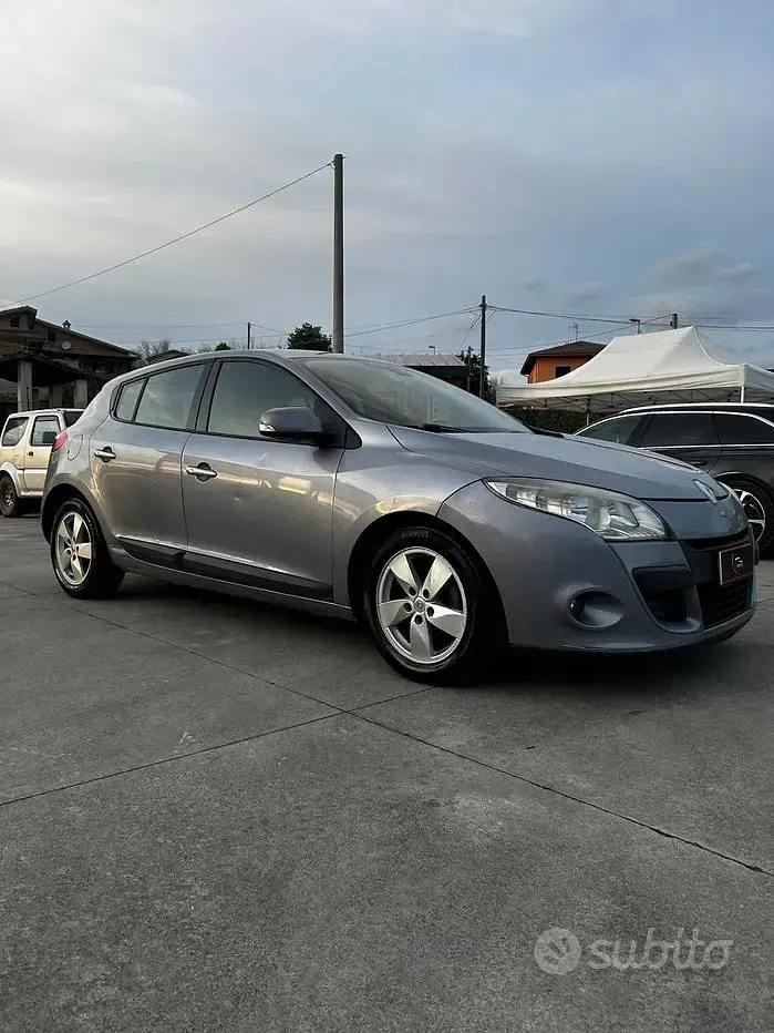 Usata Renault Mégane Luxe 130 CV (95 kW) 2011 Grigio Berlina