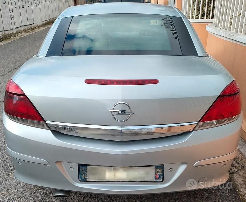 Usata Opel Astra Cabriolet 150 CV (110 kW) 2007 Grigio Cabrio