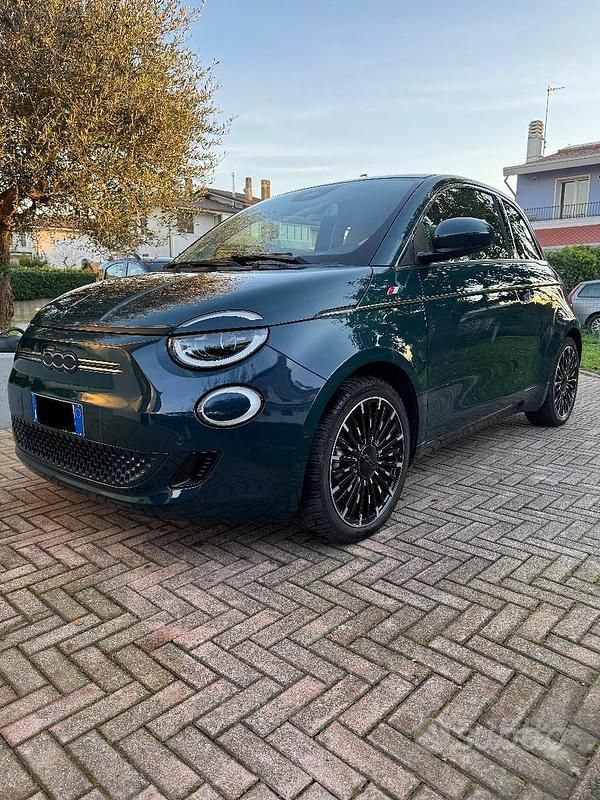 Usata Fiat 500e La Prima 11 kW (15 CV) 2022 Verde Berlina