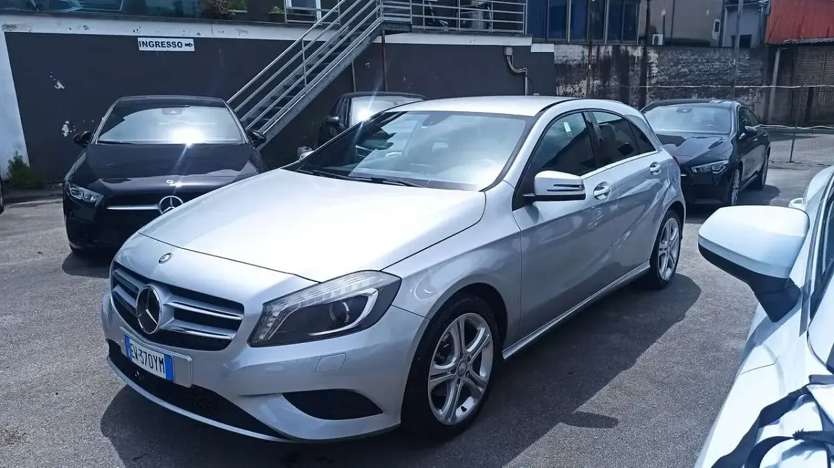 Usata Mercedes A180 109 CV (80 kW) 2014 Argento Berlina