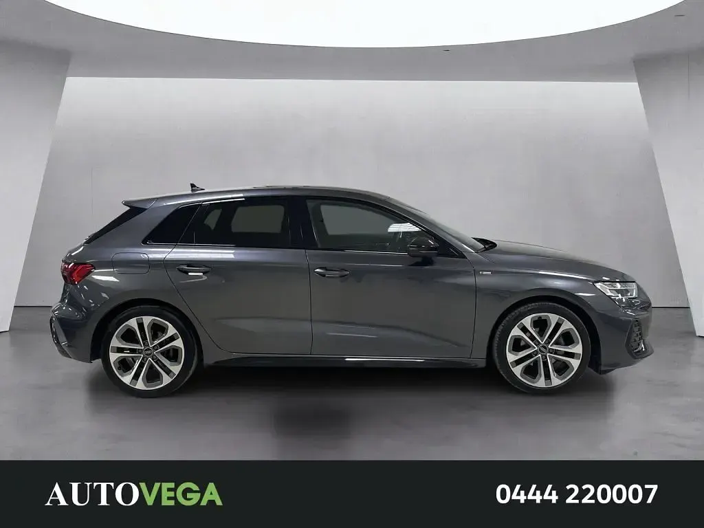 Usata Audi A3 S-Line 150 CV (110 kW) 2025 Grigio / pastello Berlina