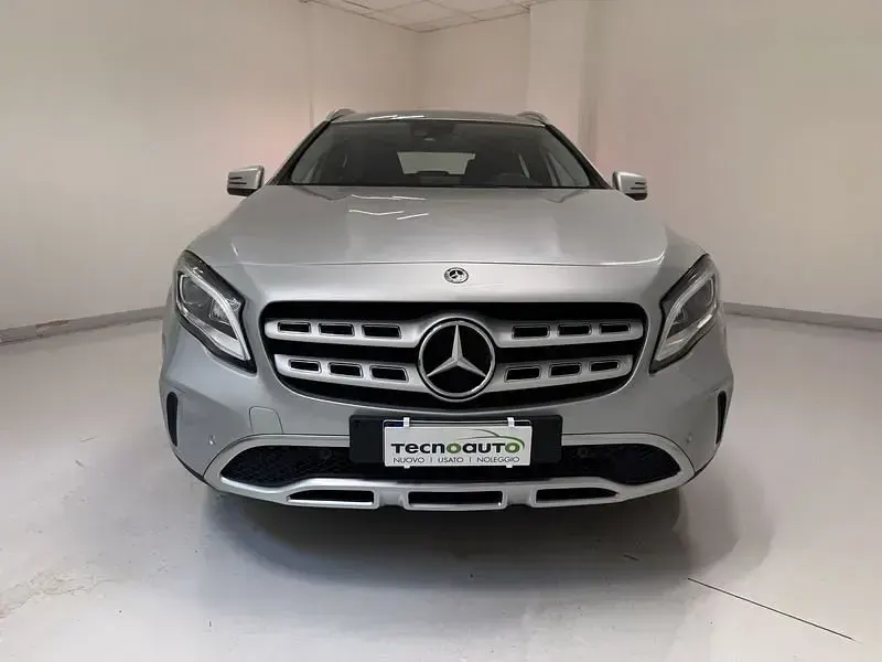 Usata Mercedes GLA200 136 CV (100 kW) 2017 Argento SUV