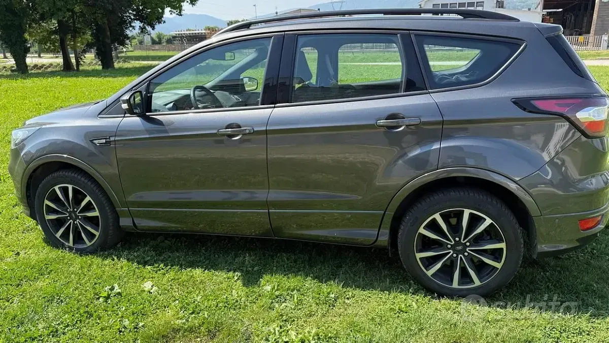 Usata Ford Kuga ST-Line 120 CV (88 kW) 2019 Grigio SUV