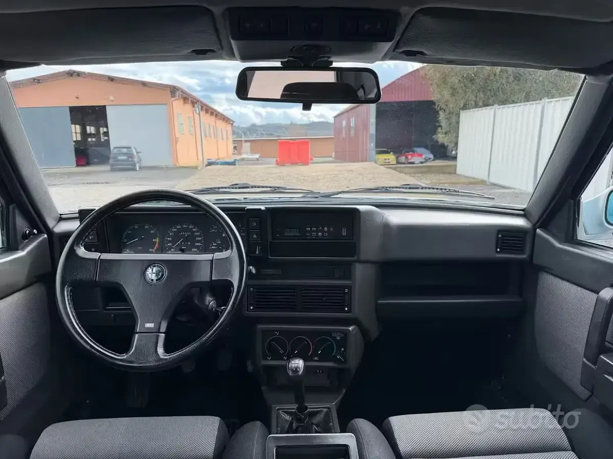 Usata Alfa Romeo 75 148 CV (108 kW) 1992 Berlina