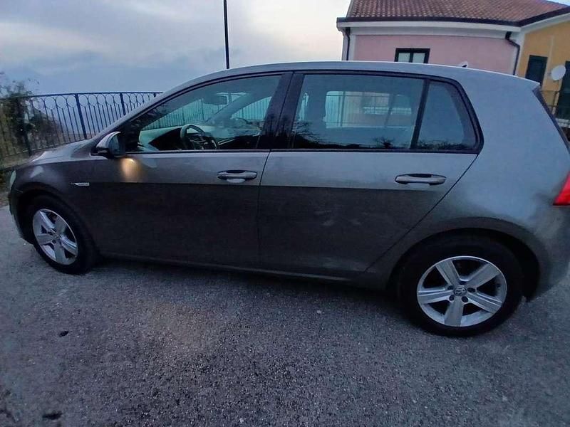 Usata VW Golf VII Highline 110 CV (80 kW) 2016 Berlina