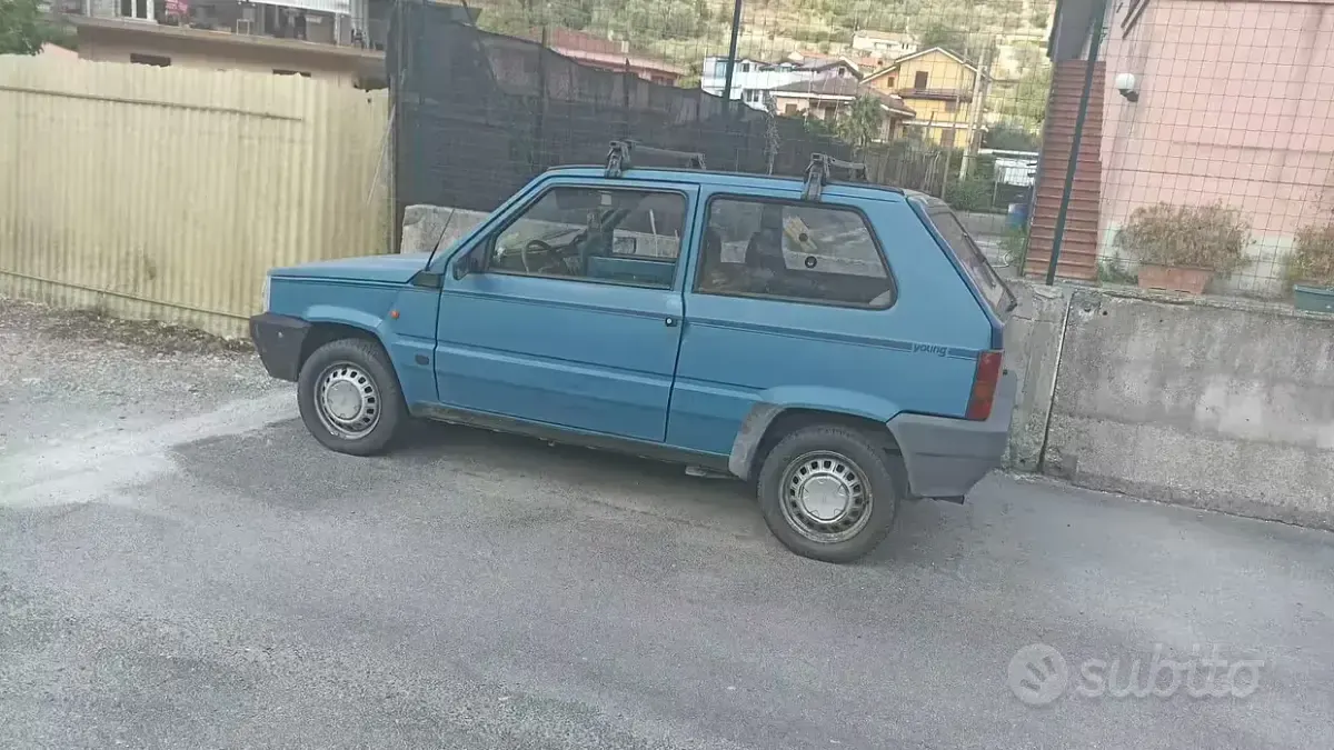 Usata Fiat Panda Young 34 CV (25 kW) 1990 Bluazzurro Utilitaria