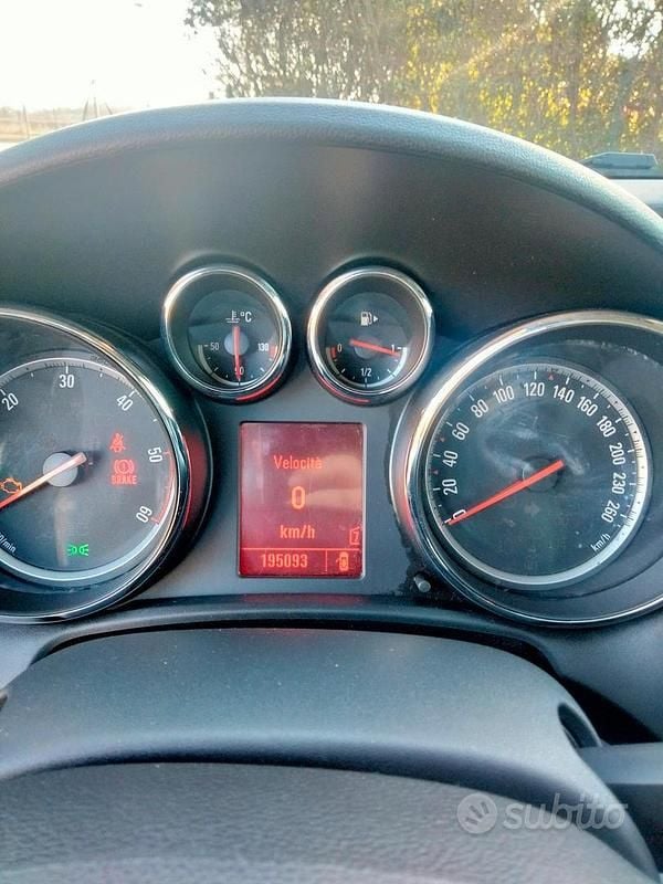 Usata Opel Astra 110 CV (80 kW) 2010 Nero Station wagon
