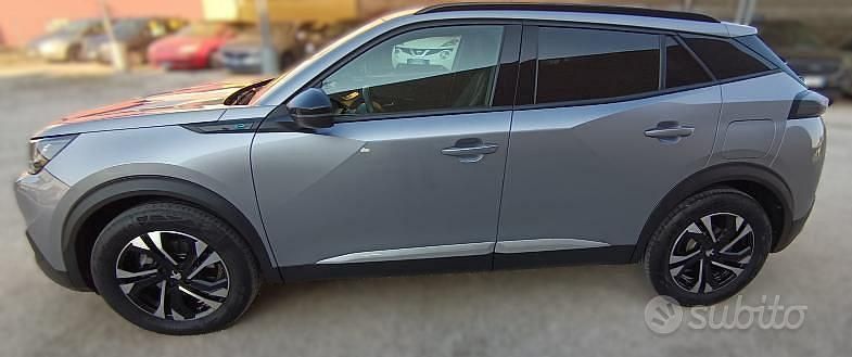Usata Peugeot e-2008 Active 100 kW (136 CV) 2022 SUV