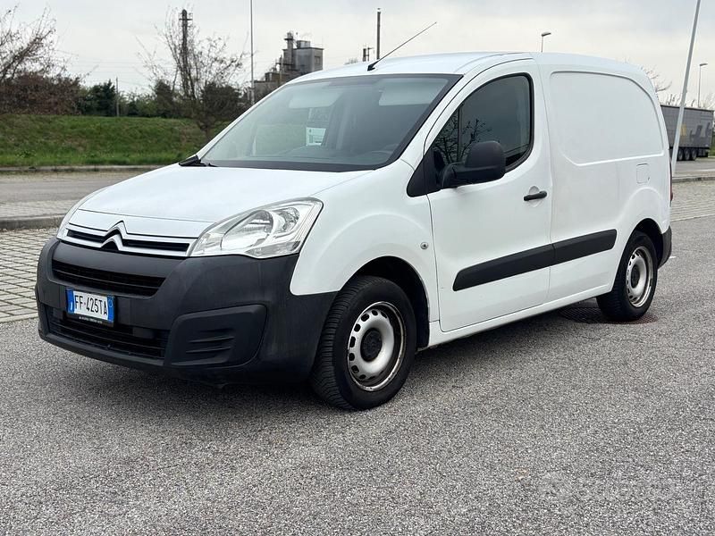 Usata Citroën Berlingo 99 CV (72 kW) 2016 Bianco Monovolume