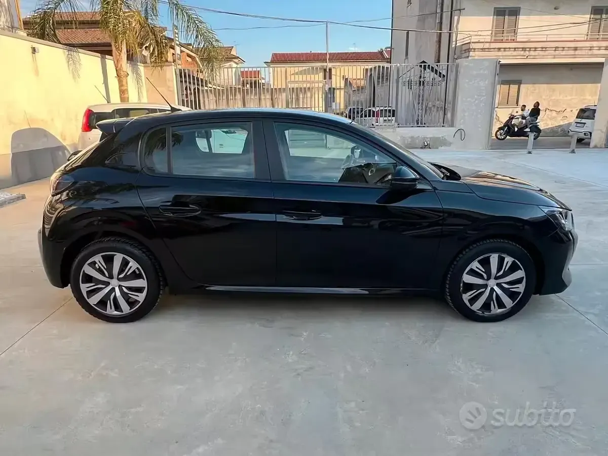Usata Peugeot 208 Active 75 CV (55 kW) 2020 Nero Utilitaria