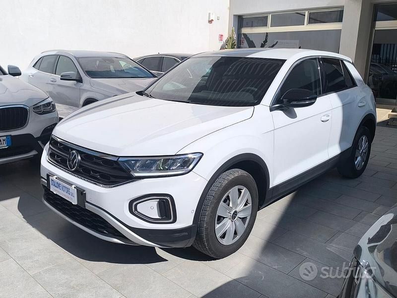 Usata VW T-Roc Life 110 CV (80 kW) 2022 Bianco SUV