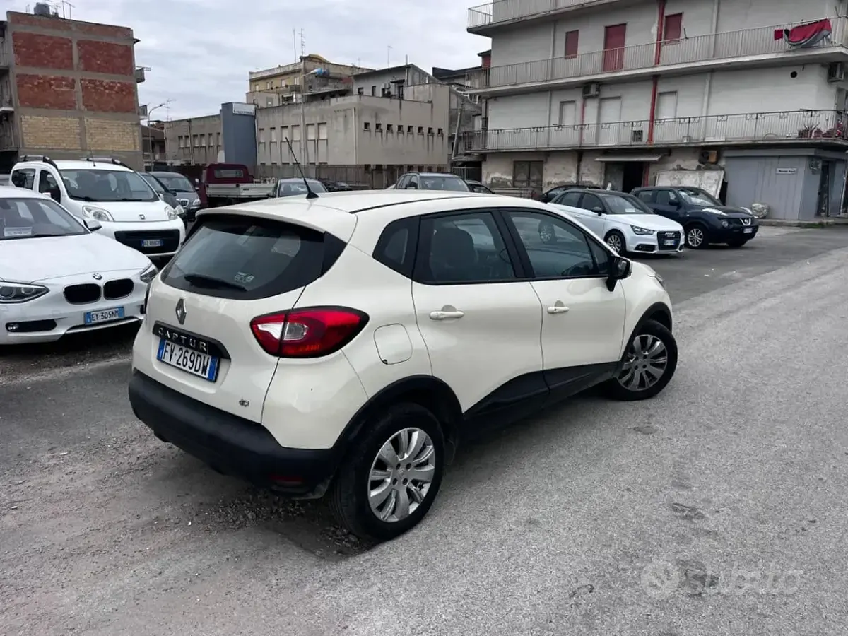 Usata Renault Captur 90 CV (66 kW) 2013 Beige SUV