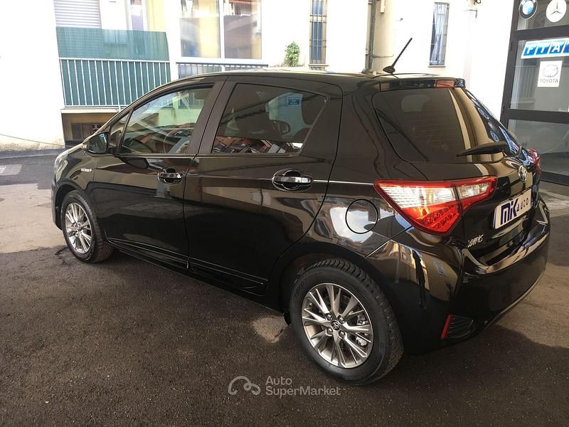 Usata Toyota Yaris Hybrid Active 73 CV (53 kW) 2017 Nero Berlina