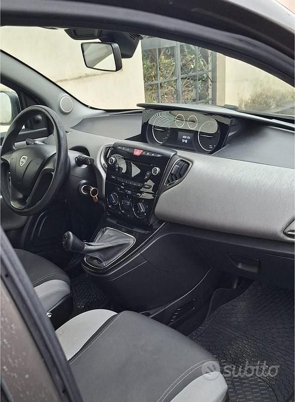 Usata Lancia Ypsilon 95 CV (69 kW) 2012 Grigio Utilitaria