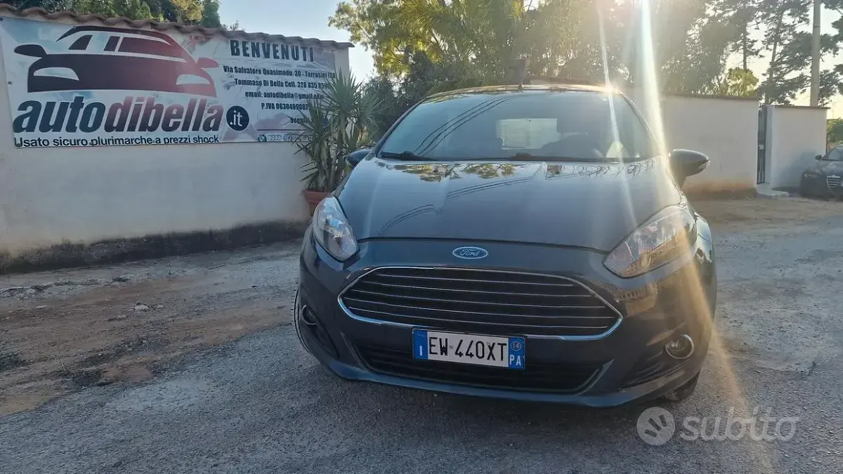 Usata Ford Fiesta Titanium 75 CV (55 kW) 2014 Bianco Utilitaria