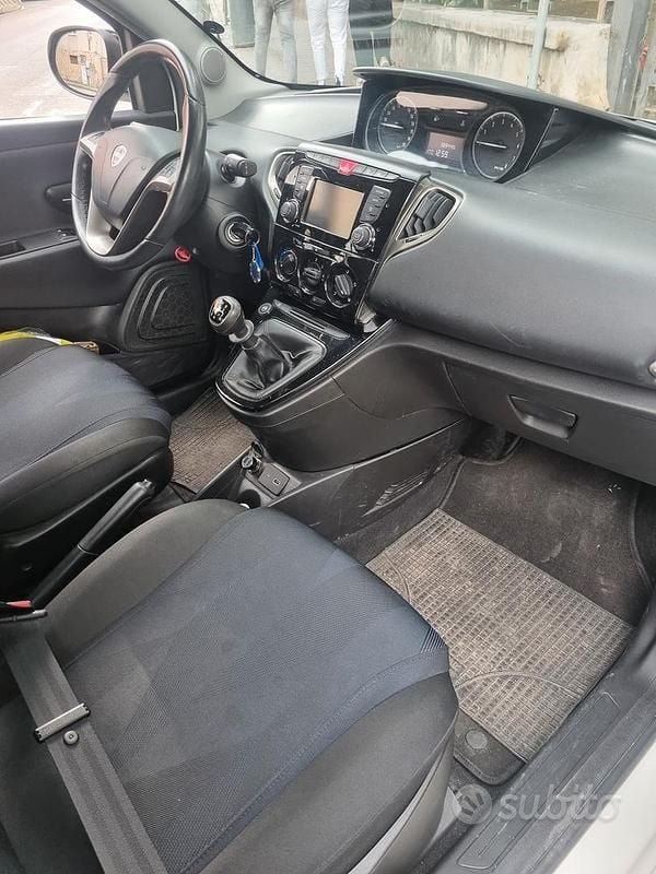 Usata Lancia Ypsilon 69 CV (50 kW) 2020 Bianco Utilitaria