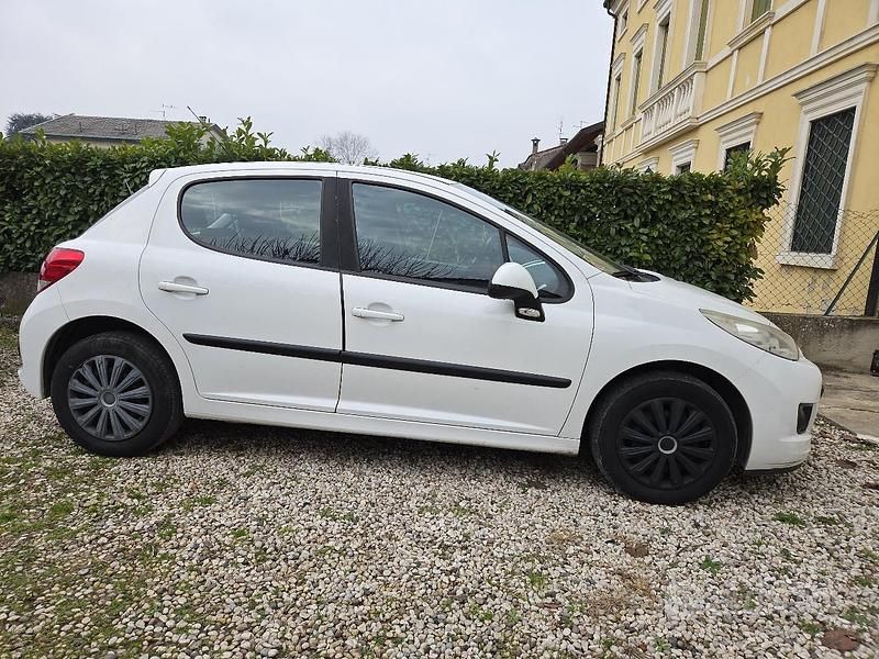 Usata Peugeot 207 68 CV (50 kW) 2010 Bianco Berlina