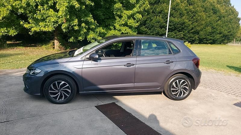 Usata VW Polo Style 95 CV (69 kW) 2024 Grigio Berlina