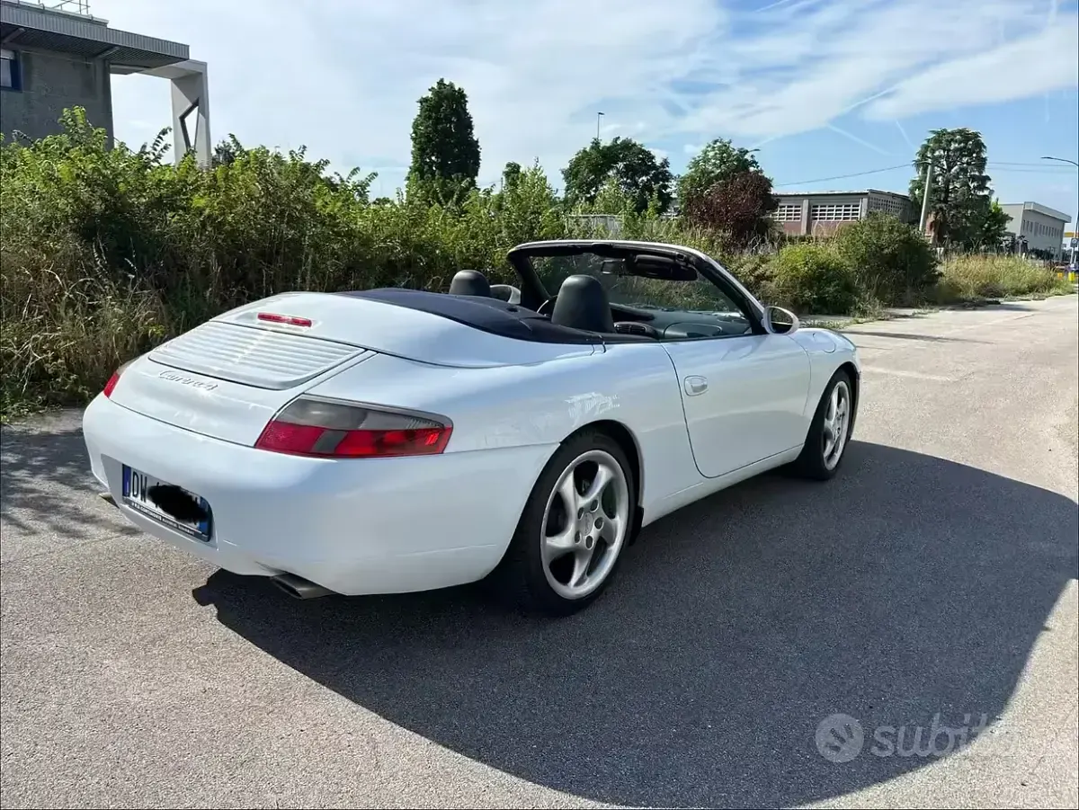 Usata Porsche 911 Carrera 4 Cabriolet 300 CV (220 kW) 1998 Cabrio