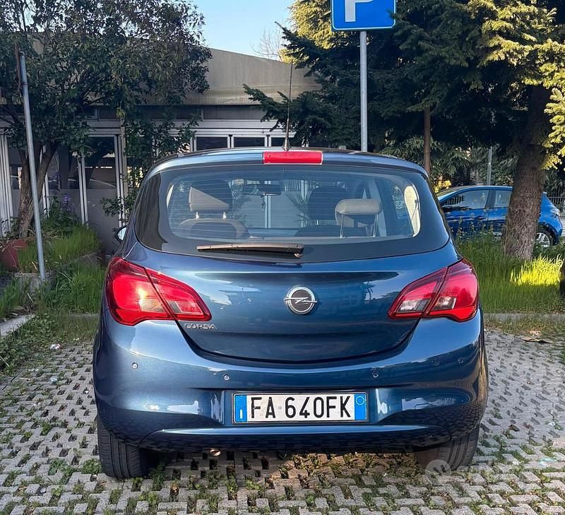 Usata Opel Corsa 2015 Blu Utilitaria
