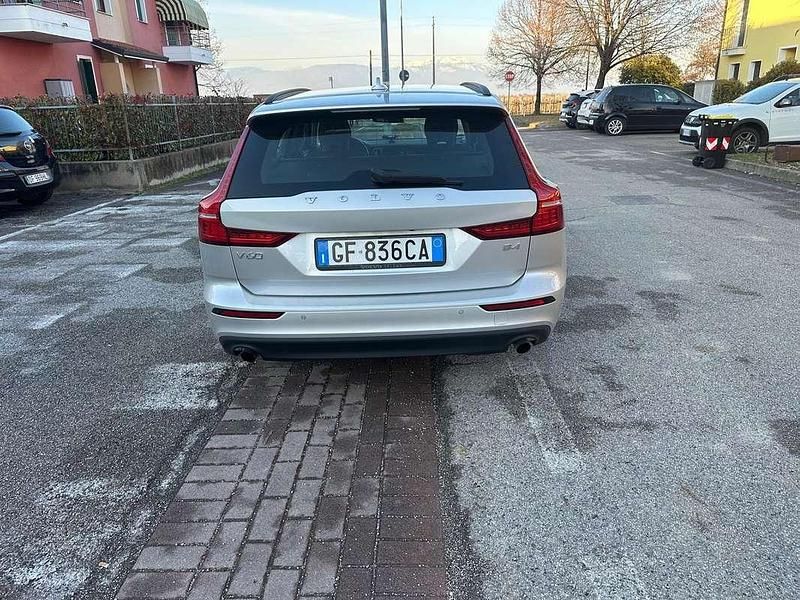 Usata Volvo V60 R-Design 215 CV (158 kW) 2022 Argento Station wagon