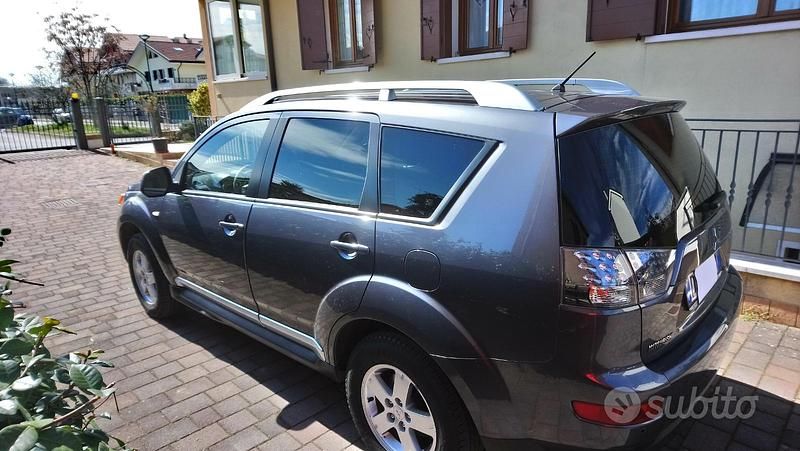 Usata Mitsubishi Outlander 170 CV (125 kW) 2009 Grigio SUV