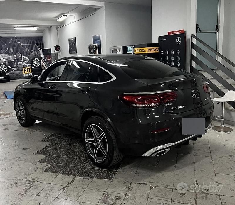 Usata Mercedes GLC300 245 CV (180 kW) 2020 Grigio Coupé