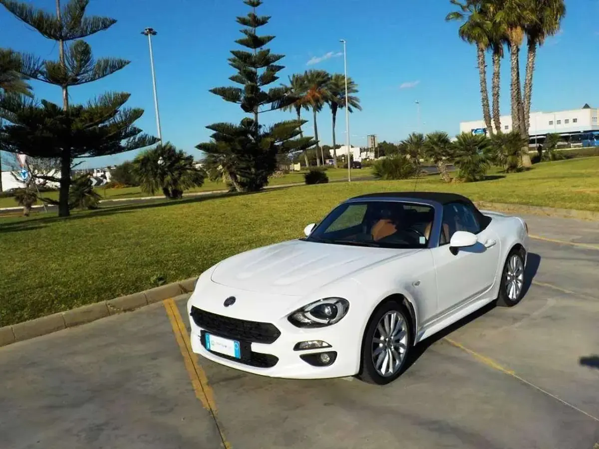 Usata Fiat 124 Spider Lusso 140 CV (102 kW) 2016 Bianco Cabrio