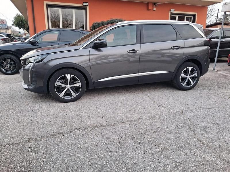 Usata Peugeot 5008 Allure 130 CV (95 kW) 2023 Grigio SUV