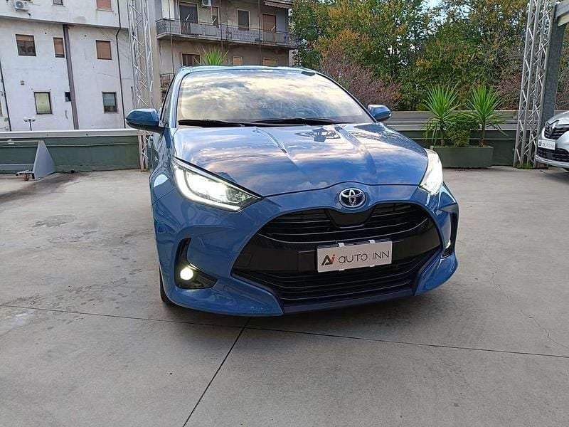 Usata Toyota Yaris Hybrid Trend 92 CV (67 kW) 2021 Blu/azzurro Berlina