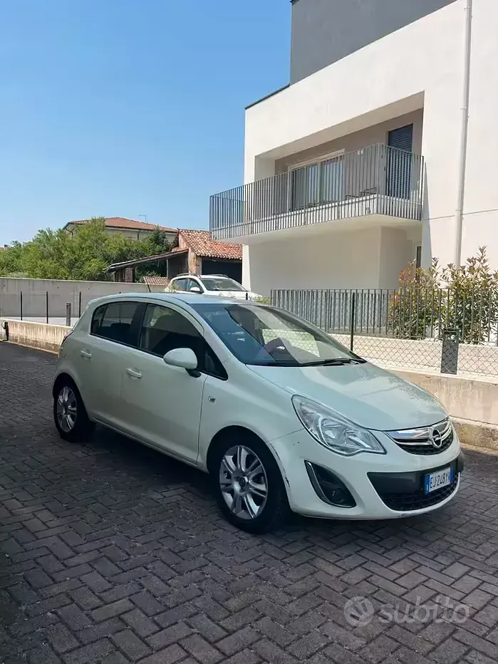 Usata Opel Corsa 86 CV (63 kW) 2012 Utilitaria