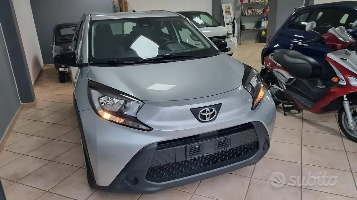 Usata Toyota Aygo X Active 72 CV (52 kW) 2023 Grigio SUV