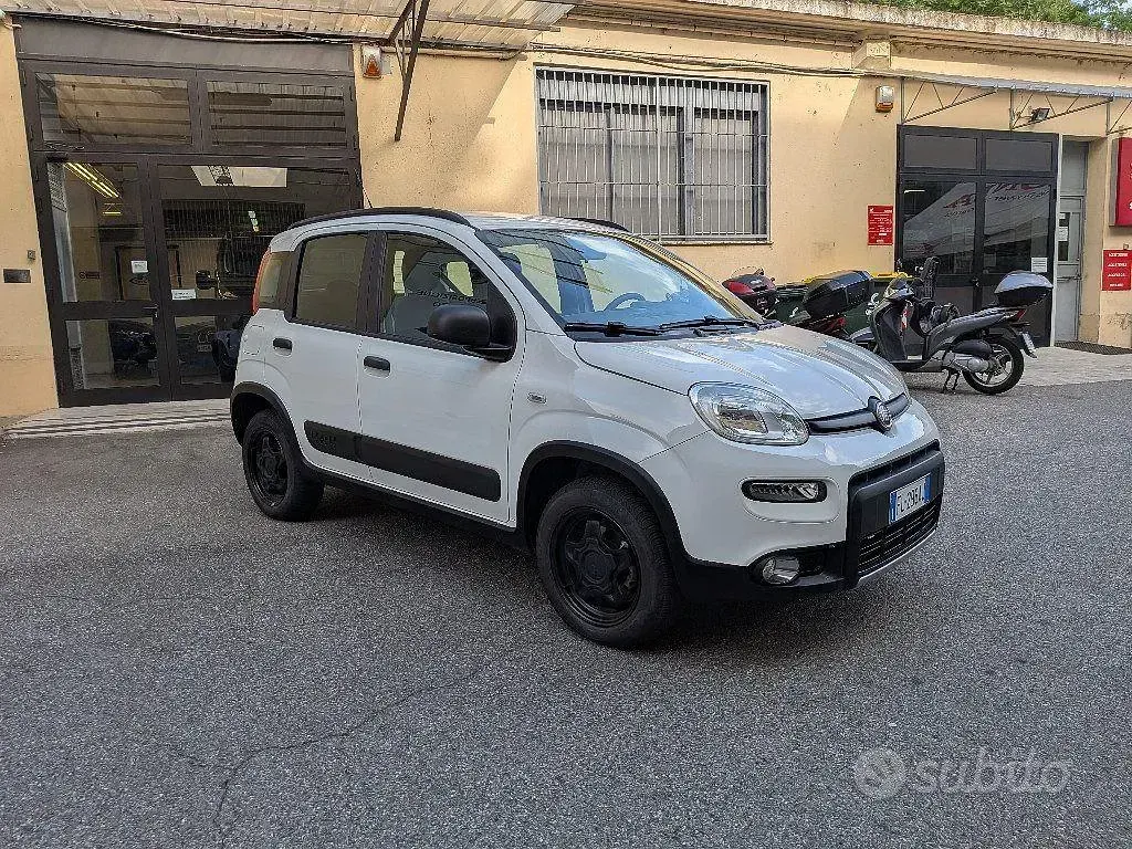 Usata Fiat Panda 4x4 S 84 CV (61 kW) 2017 Bianco Utilitaria