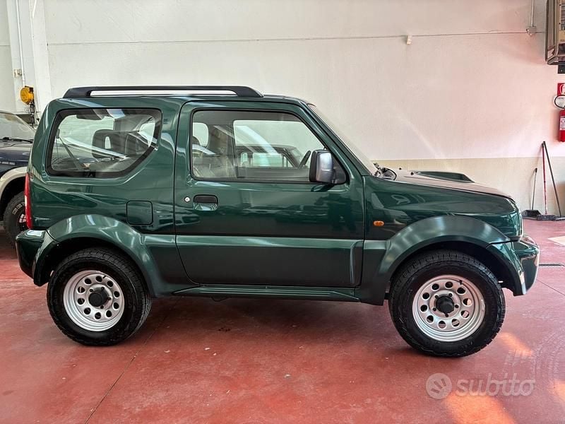 Usata Suzuki Jimny 86 CV (63 kW) 2007 Verde SUV