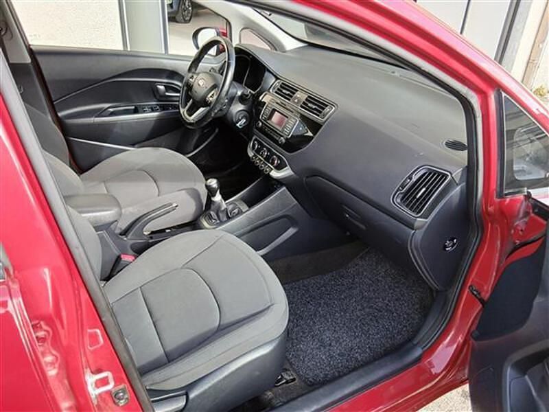 Usata Kia Rio Active 84 CV (61 kW) 2016 Rosso Utilitaria