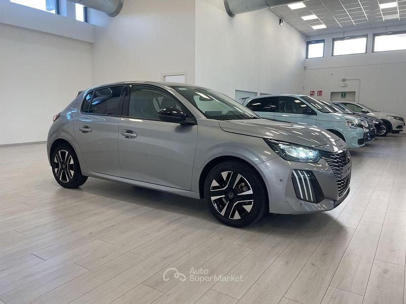 Usata Peugeot 208 Allure 101 CV (74 kW) 2024 Grigio Utilitaria