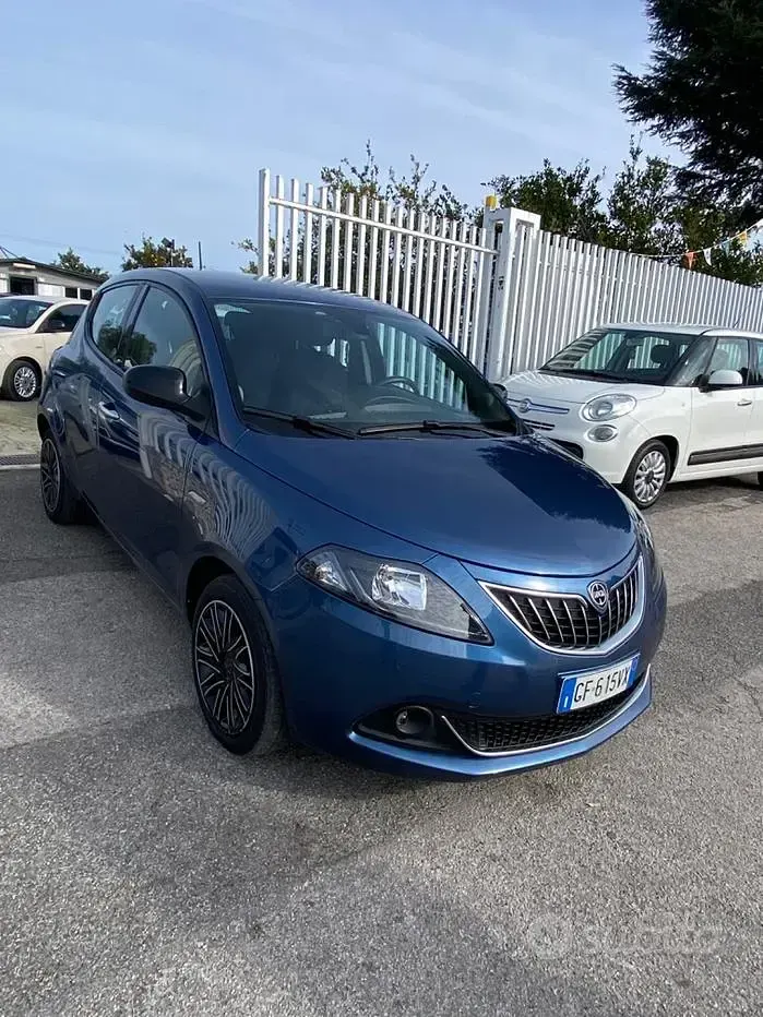 Usata Lancia Ypsilon Silver 69 CV (50 kW) 2021 Blu Utilitaria