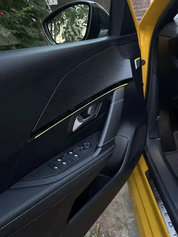 Usata Peugeot 208 GT-line 102 CV (75 kW) 2019 Utilitaria