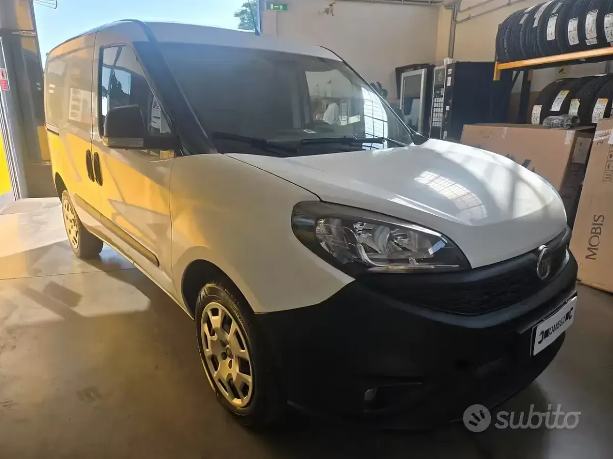 Usata Fiat Doblò 120 CV (88 kW) 2021 Bianco Monovolume