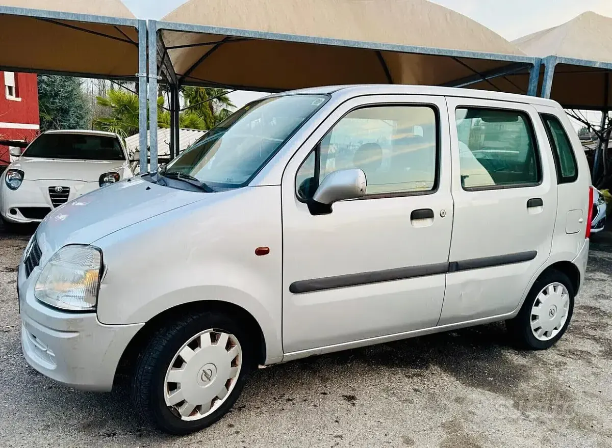 Usata Opel Agila 75 CV (55 kW) 2001 Grigio Monovolume