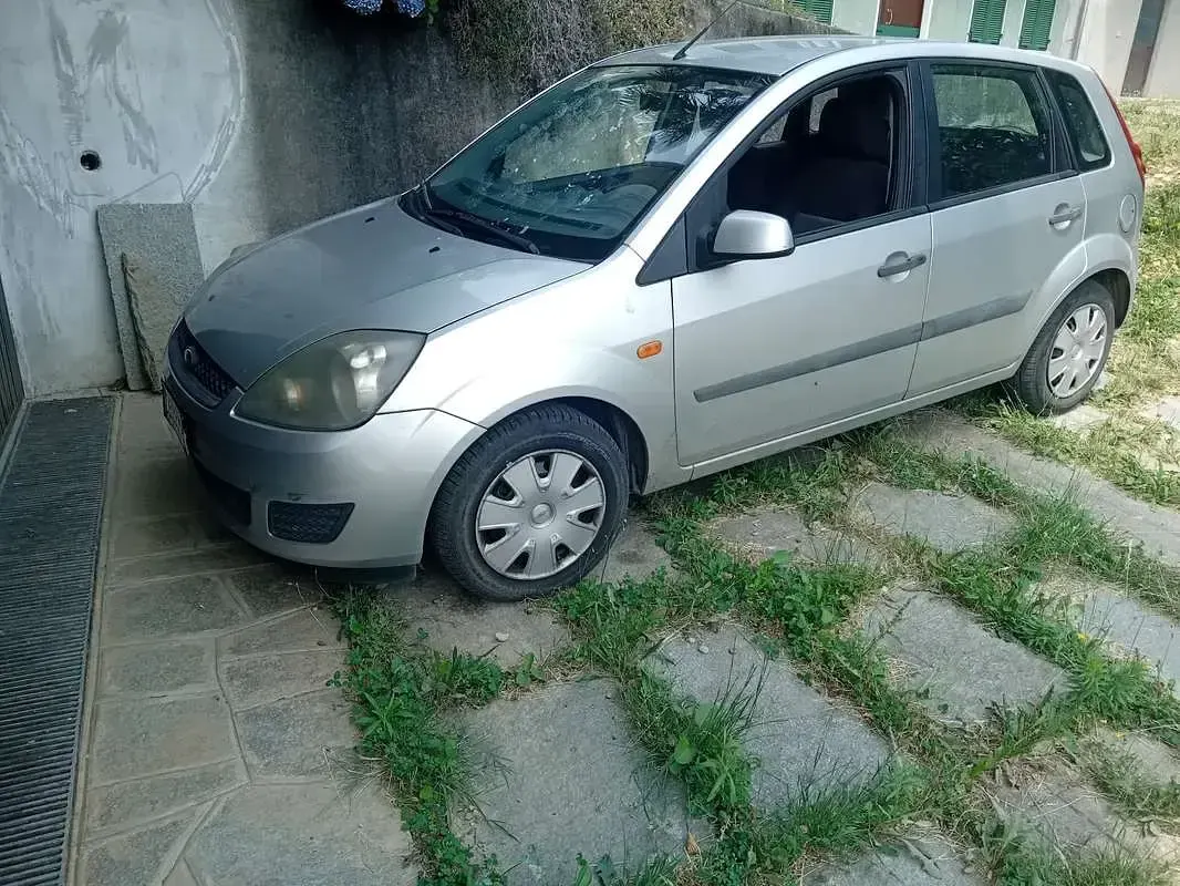 Usata Ford Fiesta 68 CV (50 kW) 2006 Utilitaria