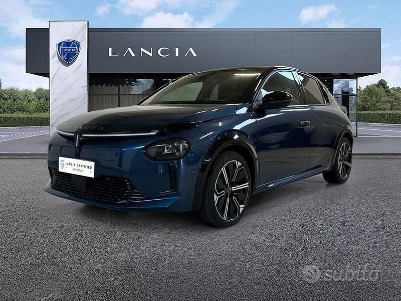 Usata Lancia Ypsilon 114 kW (156 CV) 2024 Blu Utilitaria