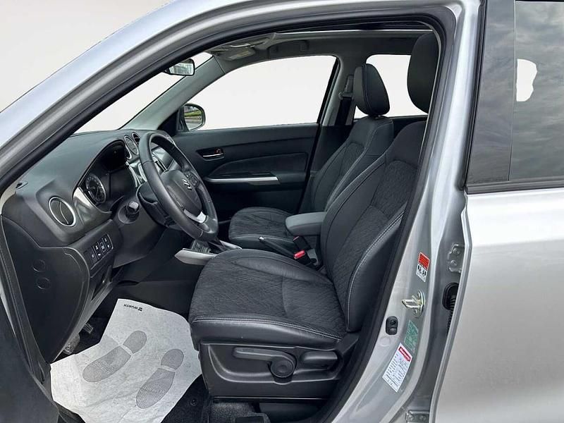 Second-hand Suzuki Vitara 116 CP (85 kW) 2023 Gri SUV