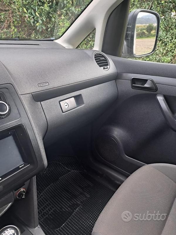 Begagnad VW Caddy 110 HK (80 kW) 2015 Minibuss