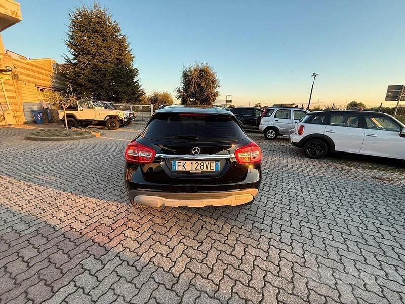 Usata Mercedes GLA180 Premium 109 CV (80 kW) 2017 Nero SUV