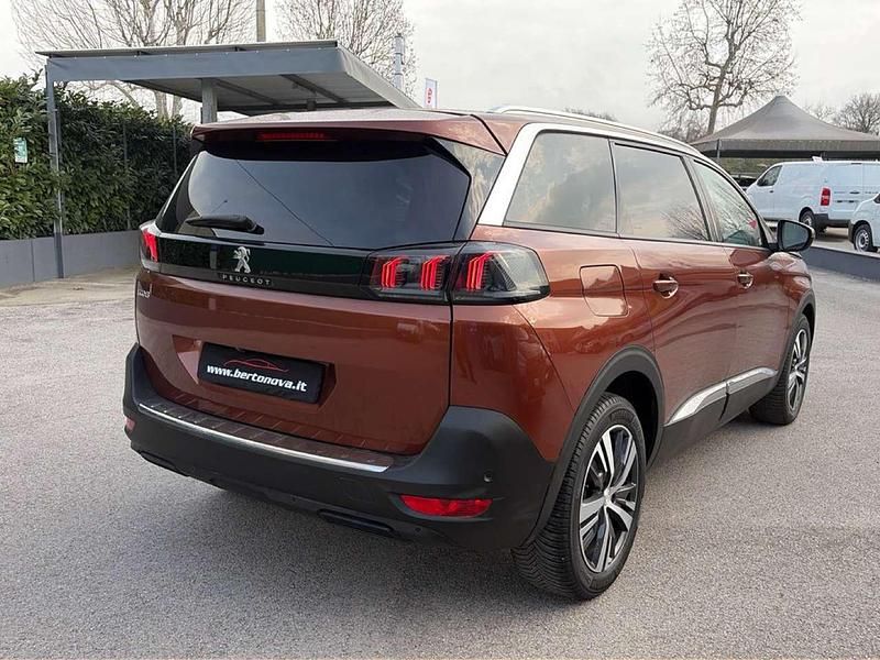 Usata Peugeot 5008 Allure 131 CV (96 kW) 2022 Marrone SUV