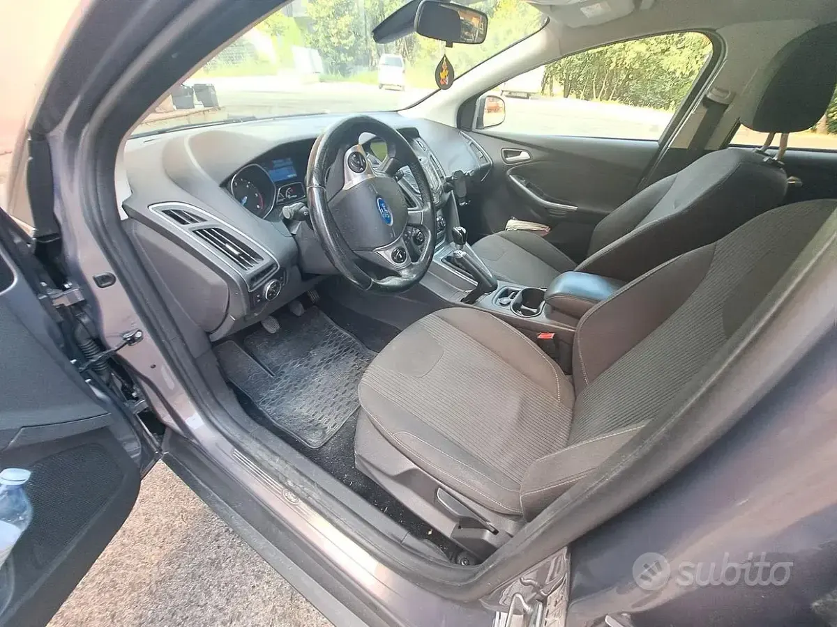 Usata Ford Focus 115 CV (84 kW) 2014 Grigio Berlina